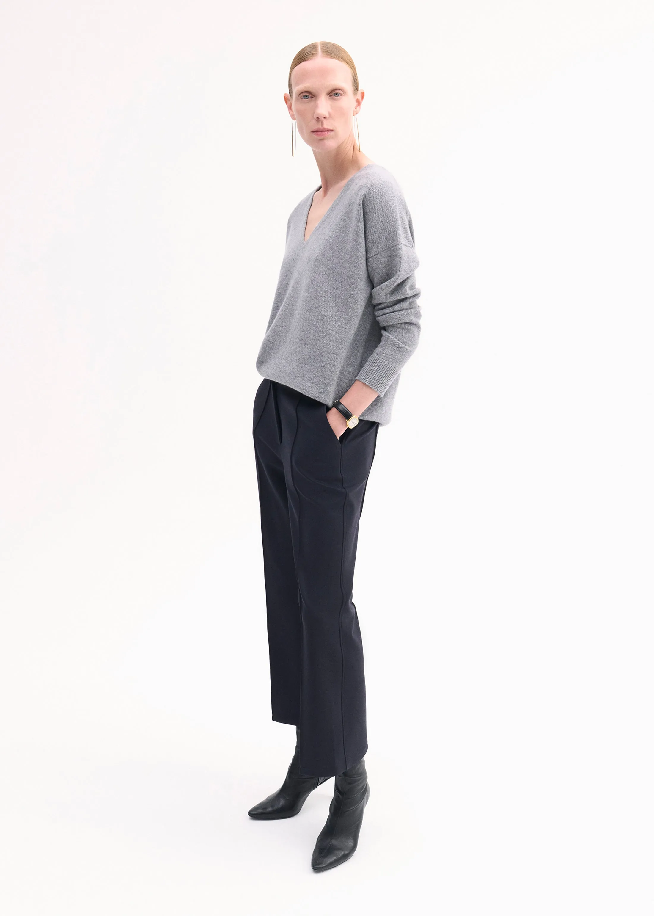 V-Neck Long Sleeve Sweater in Cashmere - Grey